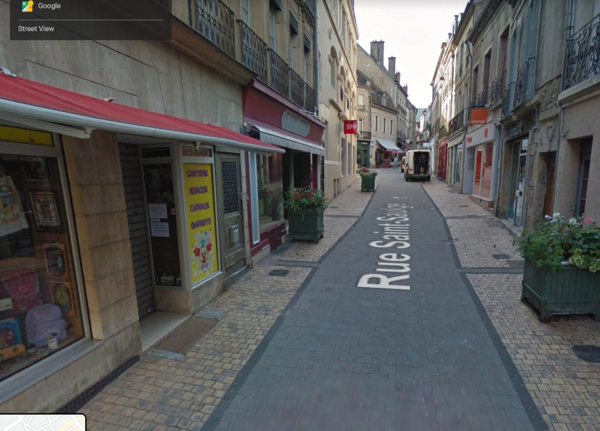 LOCATION PURE - AUTUN (71) EMPLACEMENT N°1  rue piétonne - Local commercial de 57m² tous commerces