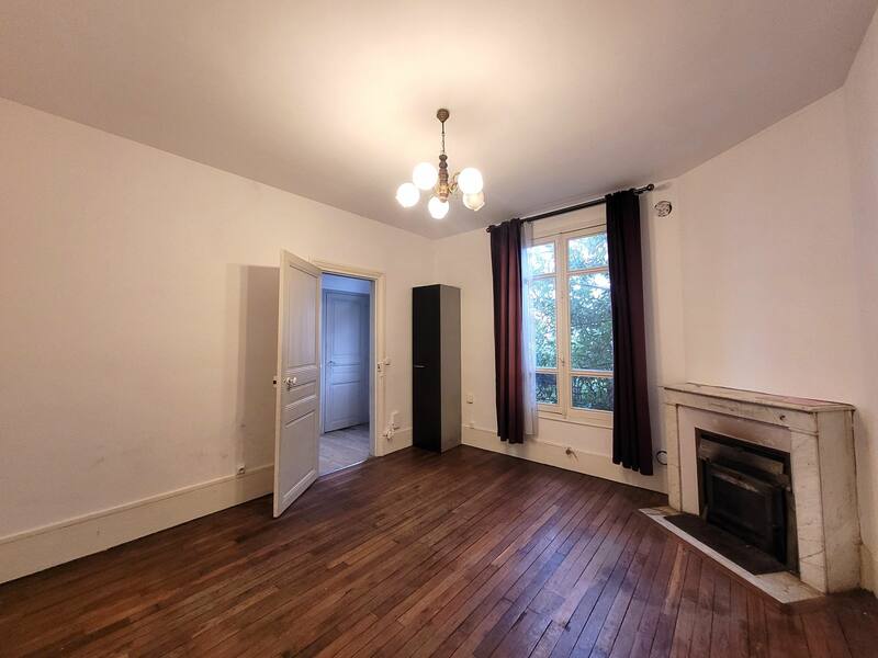 BELLE MAISON SUR 2 NIVEAUX AVEC JARDIN 