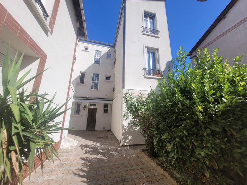 A vendre STUDIO 23 m² au rez-de-chaussée avec cave - Irvy-sur-Seine