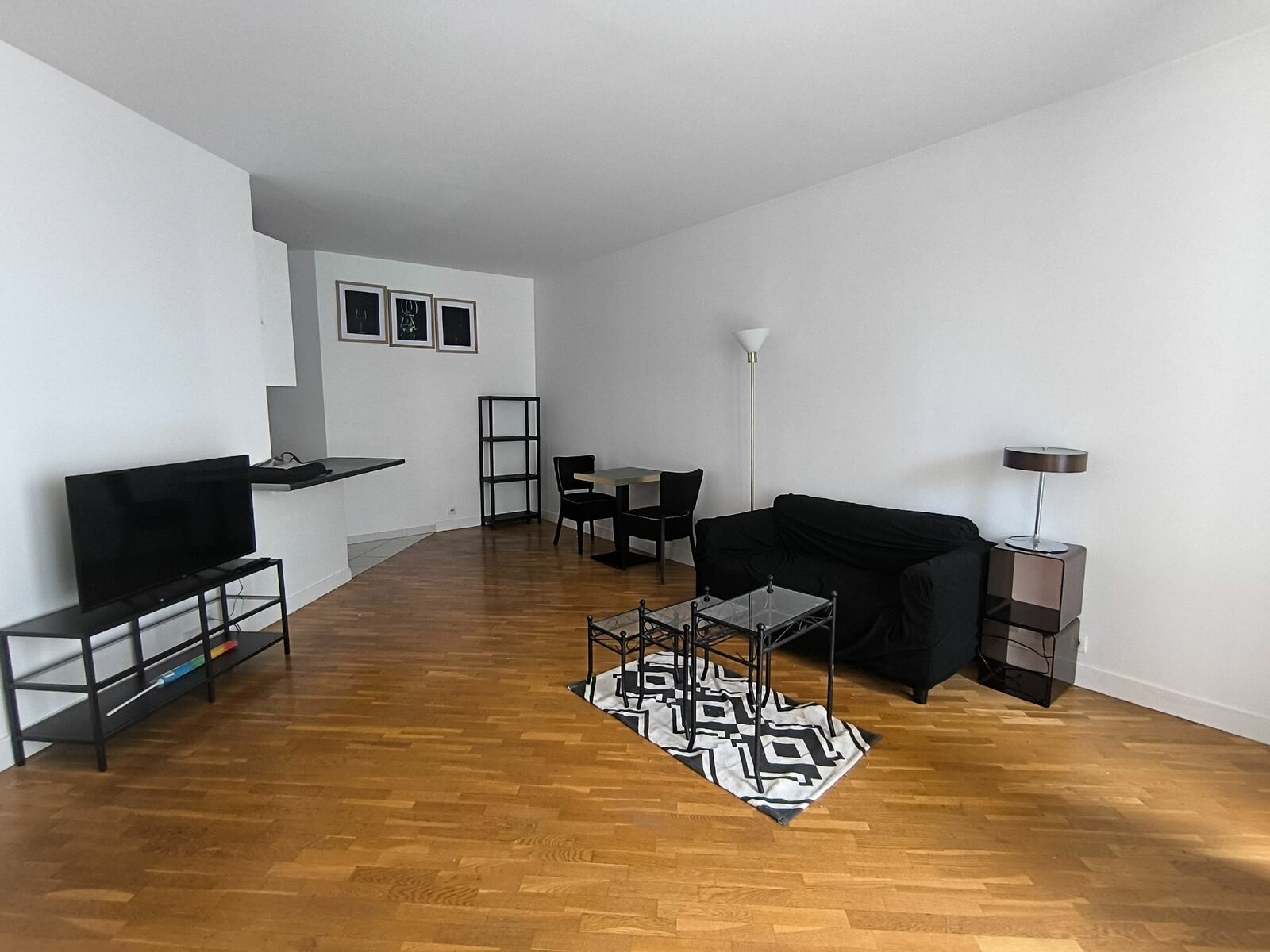 A louer - grand 2 pièces avec balcon  et parking - bail meublé