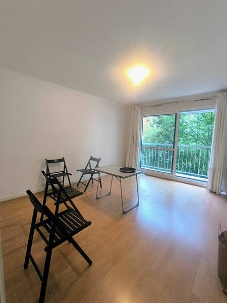 A louer - Studio refait à neuf sans perte de place